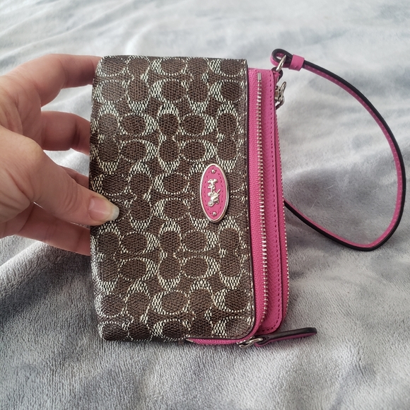 Coach Wristlet - Picture 4 of 4